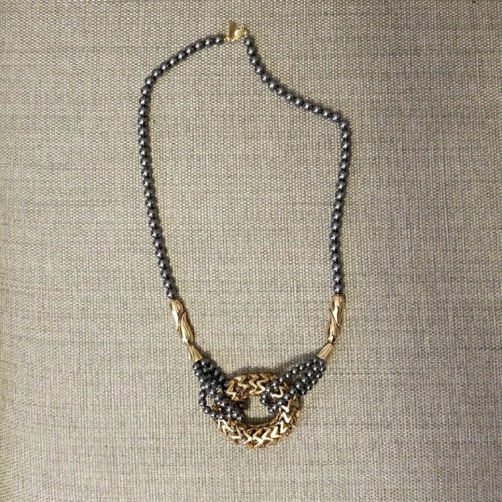 Tuleste metalic pearl necklace